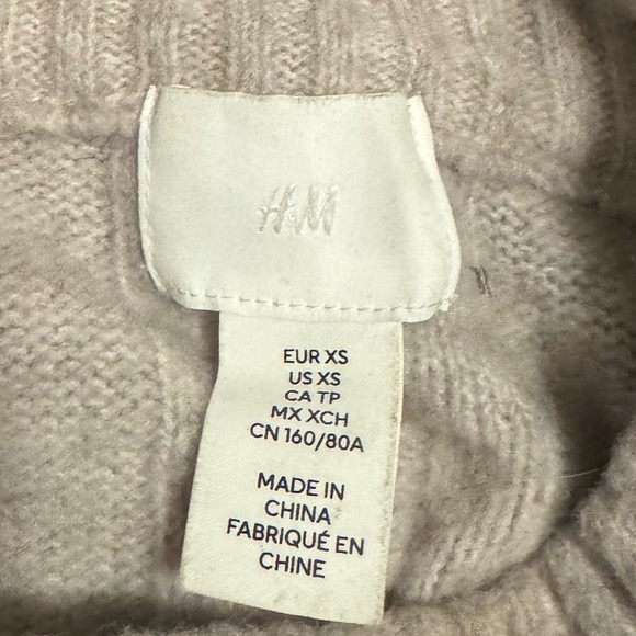 H&M XS Woman’s Mock Neck Sweater. Beige. Soft. Warm. - Picture 7 of 8